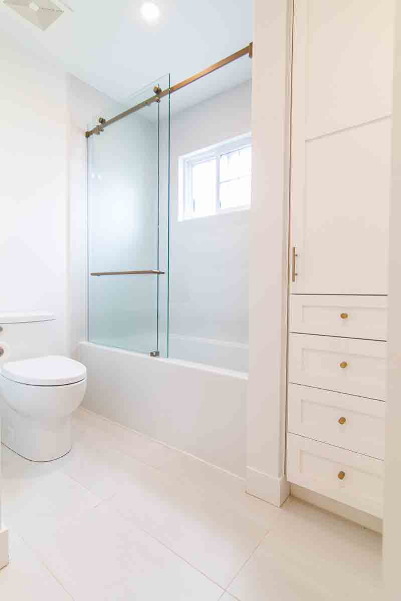 Dave-Catherine-bathroom-after-3