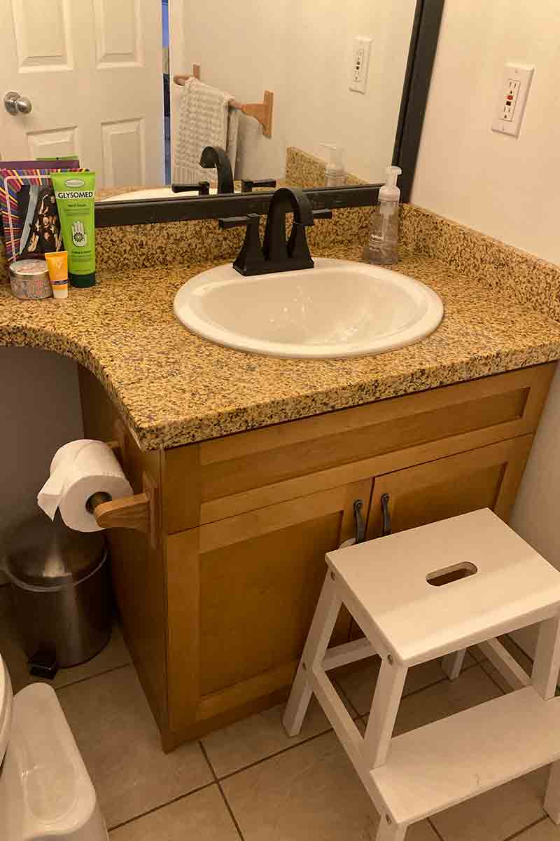 Dave-Catherine-bathroom-before-2